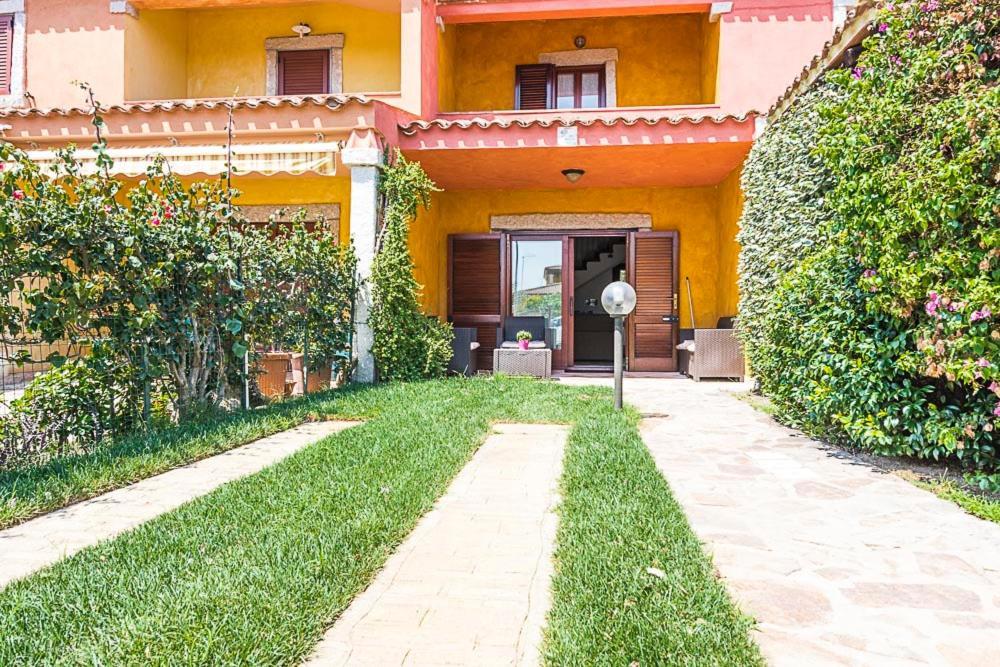 Villa Molly San Teodoro  Buitenkant foto